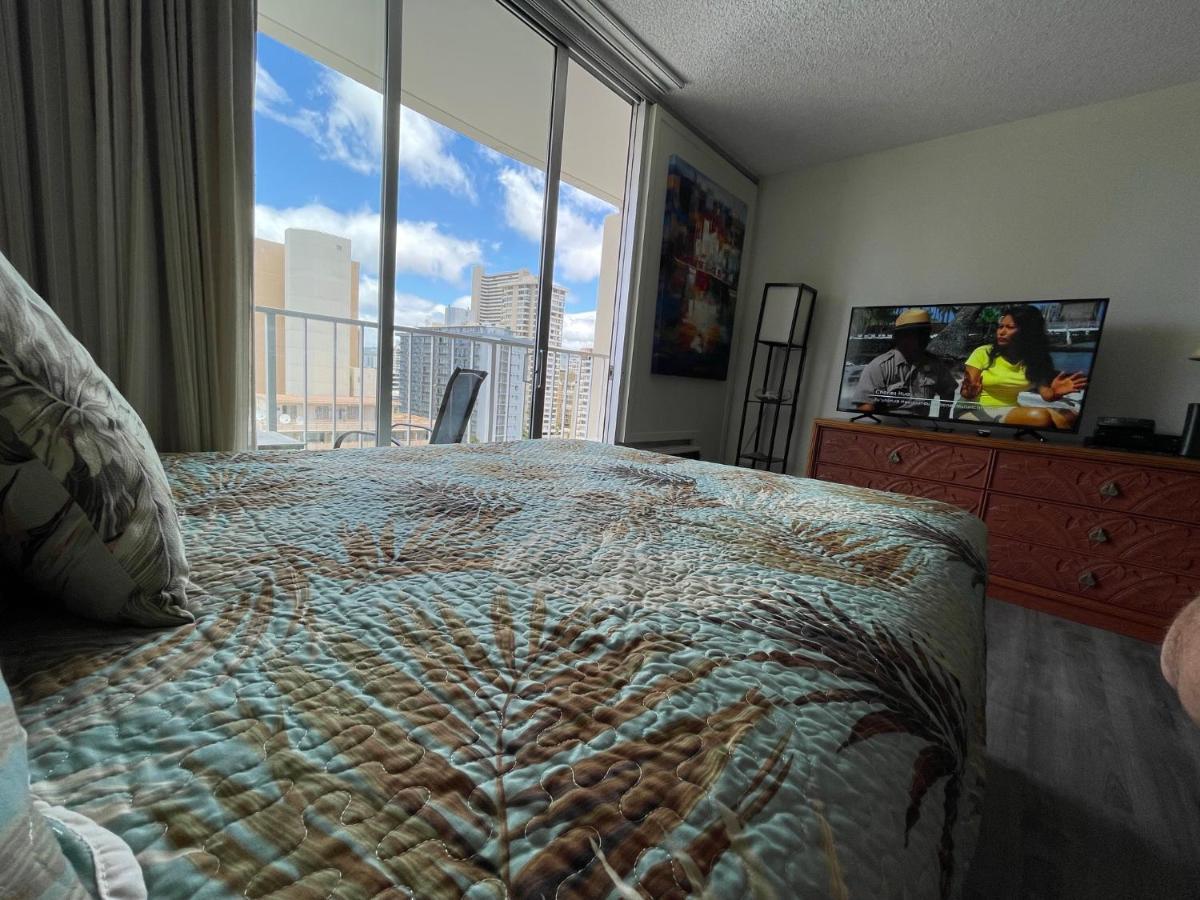 Tropical Studios At Marine Surf Waikiki - Free Parking - Best Location - Full Kitchen - Swimming Pool Honolulu Exterior photo