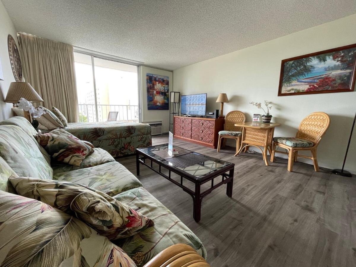 Tropical Studios At Marine Surf Waikiki - Free Parking - Best Location - Full Kitchen - Swimming Pool Honolulu Exterior photo